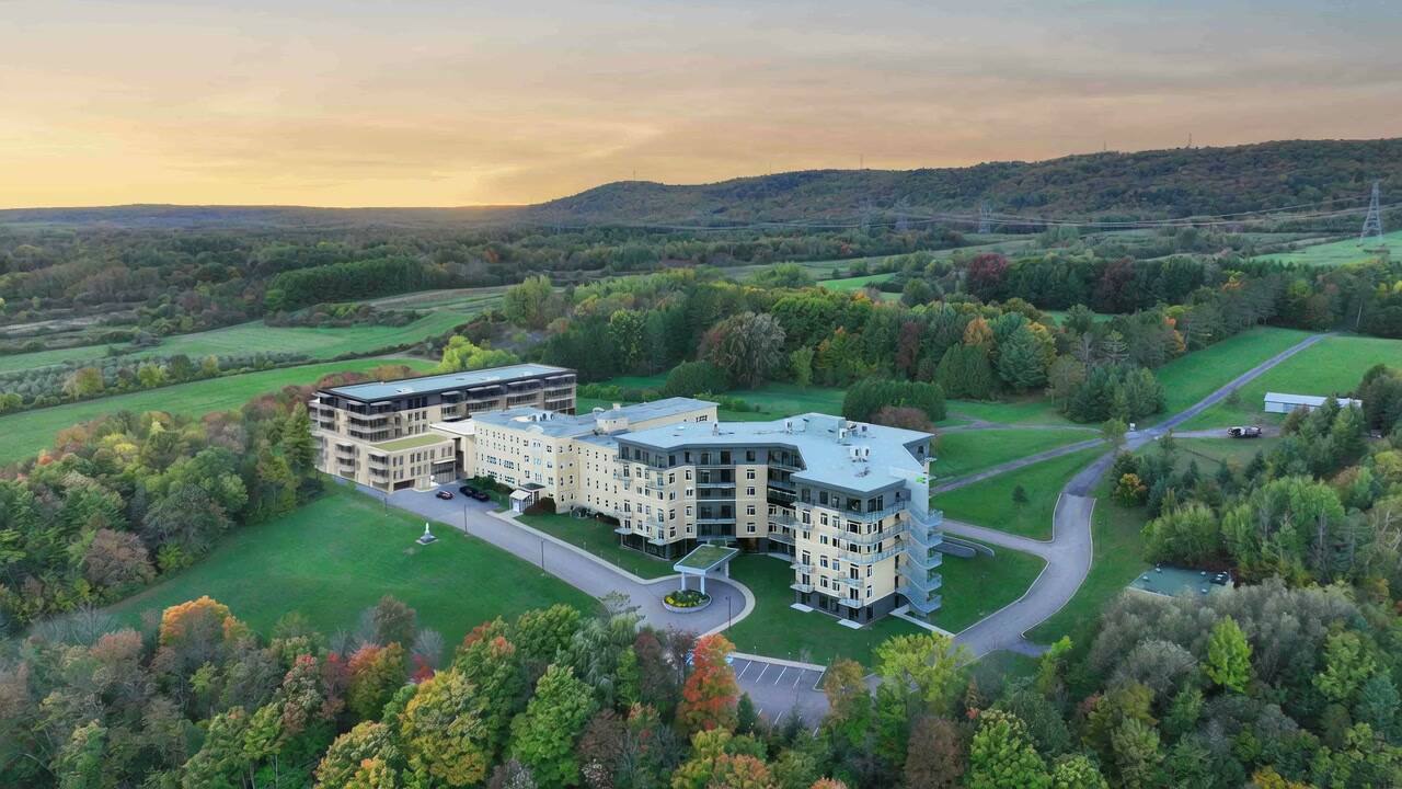 Vue aérienne d'un immeuble résidentiel FGB au Québec